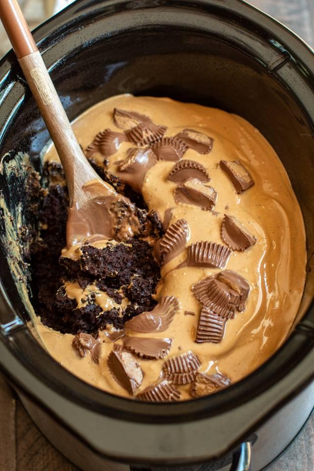Slow Cooker Chocolate Peanut Butter Cake 