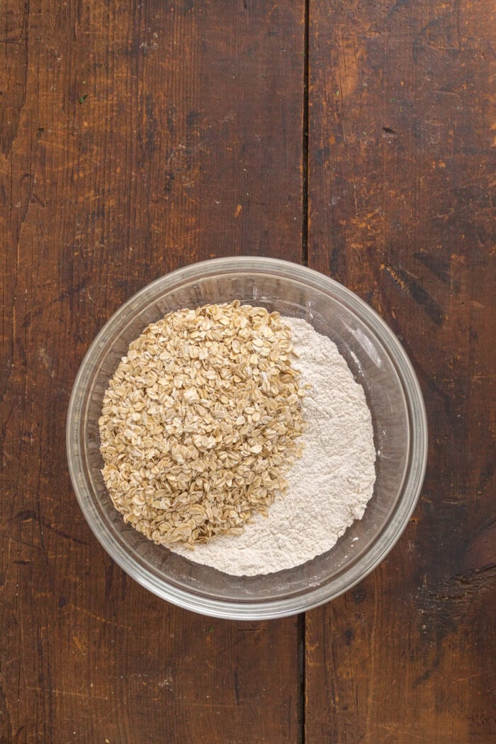 Combining dry cookie ingredients
