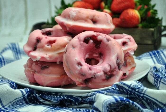 baked strawberry donuts