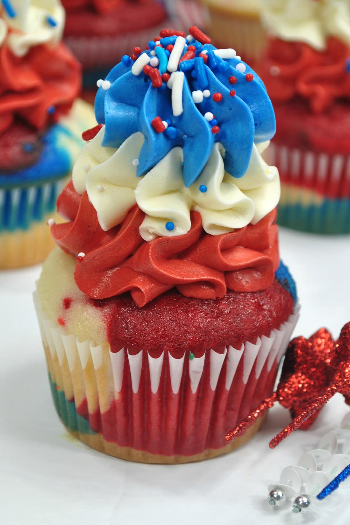 These 4th of July Cupcakes are such a fun and festive dessert! 4th of July Cupcakes