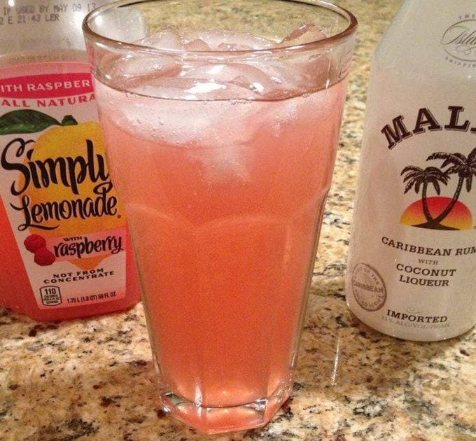 Raspberry Lemonade Cocktail.... Over 40 of the BEST Summer Cocktails!