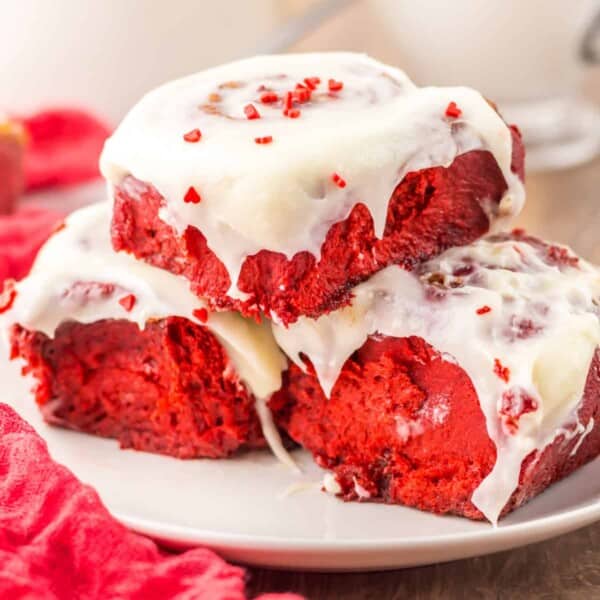 Red Velvet Cinnamon Rolls feature