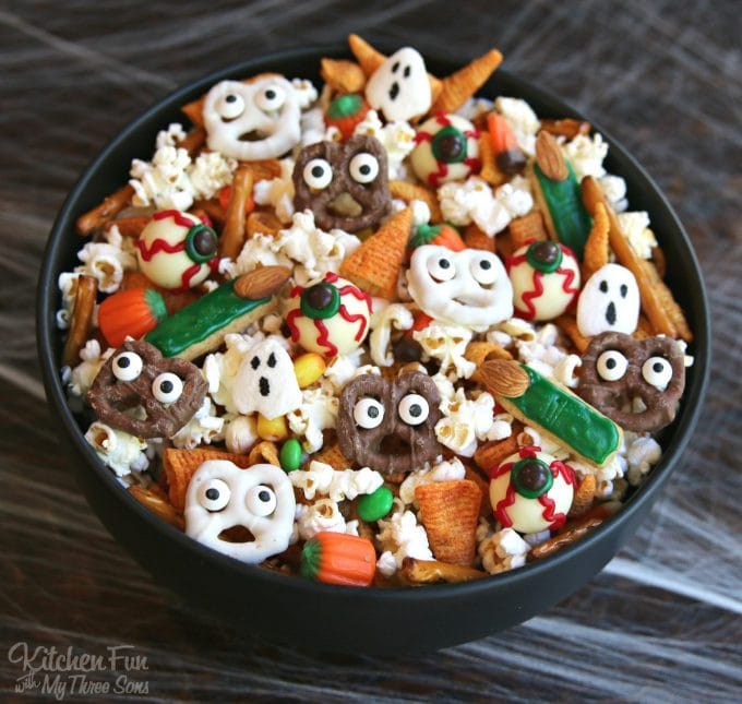 Halloween Snack Mix - BEST Halloween Treat ideas!