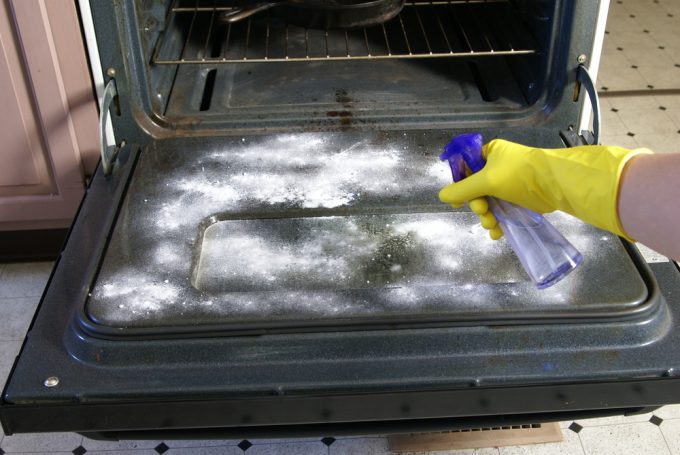 The BEST Cleaning Hacks...how to clean your oven with Baking Soda