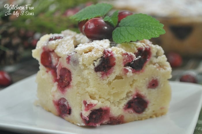 A delicious Christmas cake recipe with cranberry. 