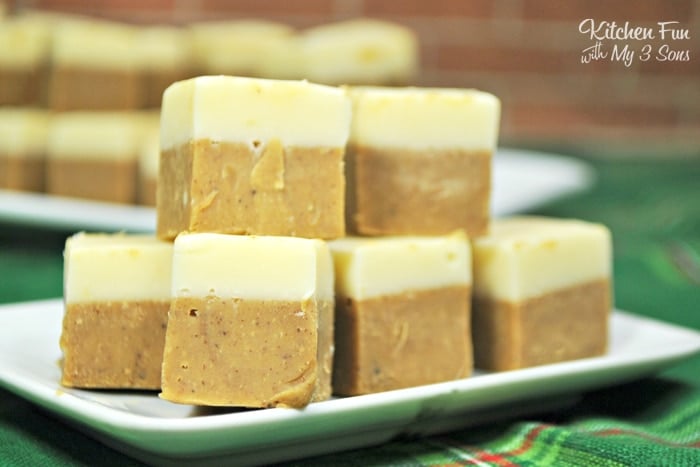 Gingerbread Fudge | Gingerbread Christmas fudge | Delicious Christmas treat desserts.