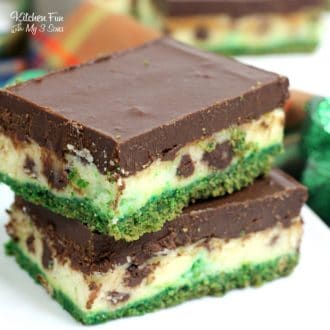 Bailey's Cheesecake Bars are a yummy combination of cheesecake and chocolate ganache on a graham cracker crust. Perfect St. Patty's Day dessert!