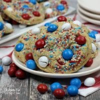 Patriotic M&M Fire Works Cookies | Delicious red white and blue cookies that are festive and so easy!