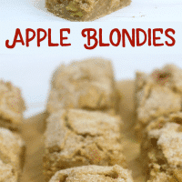 These Apple Blondies taste like a combination of a brownie and an apple pie. It's a combo I just adore! | Best Fall Desserts | Apple Recipes | Apple Desserts