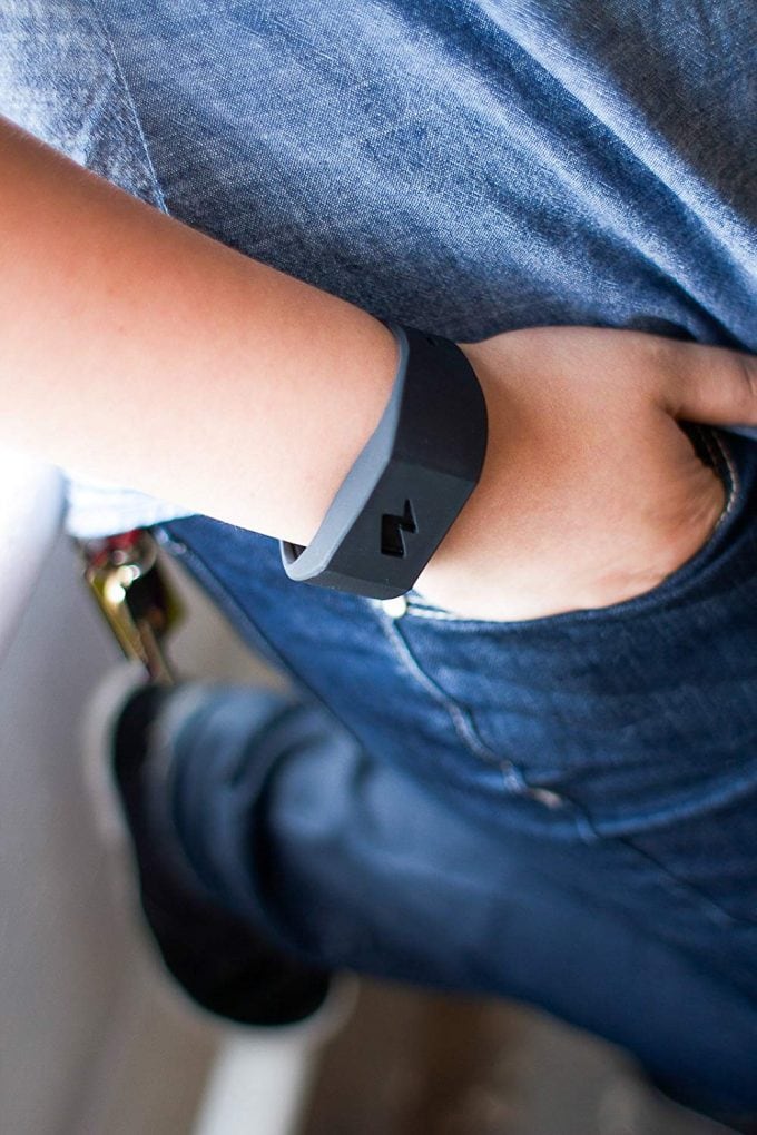 This Bracelet Shocks You When You Eat Junk, Smoke and Spend Too Much Money