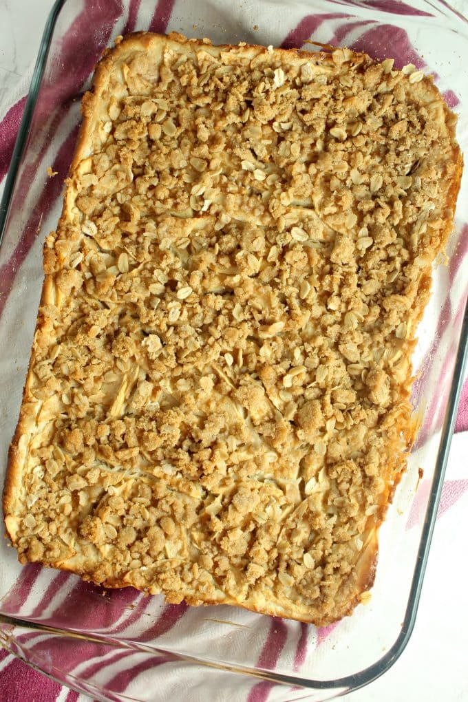 Oatmeal Bars with Apples and Cheesecake