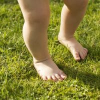 Why Kids Should Be Barefoot When They Are Learning to Walk