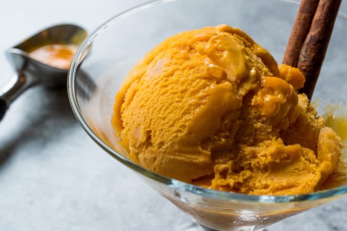 Easy Homemade No-Churn Pumpkin Ice Cream Recipe