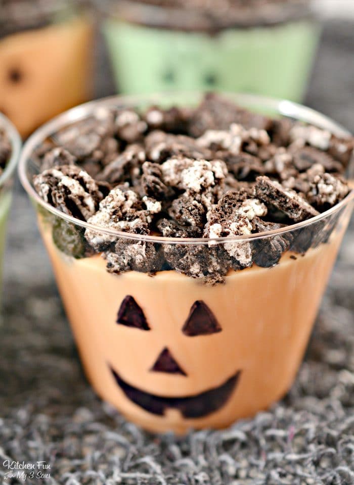These Halloween Pudding Cups with Oreo cookies are a really fun treat to make with kids. Grab a marker and let's make a Jack-O-Lantern and Frankenstein!