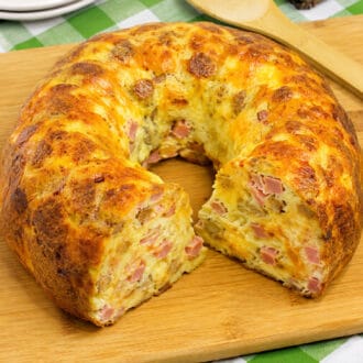 Breakfast Bundt Cake feature