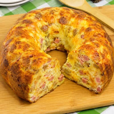 Breakfast Bundt Cake feature