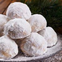 Snowball Cookies (Melt-In-Your-Mouth)