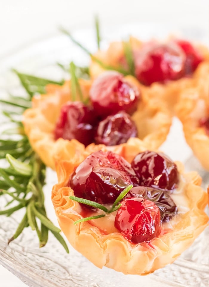 Cranberry Brie Bites is a quick Christmas snack that is beautiful and delicious. A pastry filled with cheese and fresh cranberries is perfect for a holiday party.