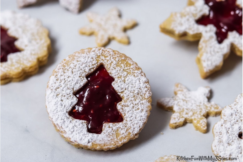 Up close picture of a round linzer cookies