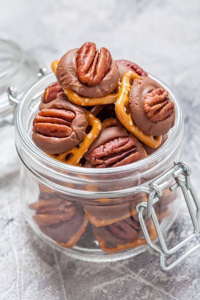 Easy Rolo Pretzel Turtles in a Holiday Gift Jar