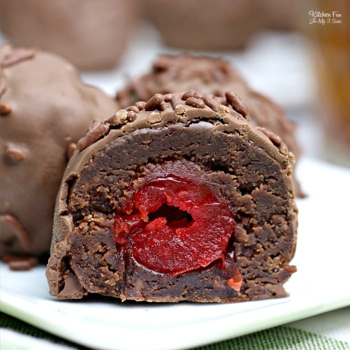 Chocolate Peppermint Brownie Balls - The Soccer Mom Blog