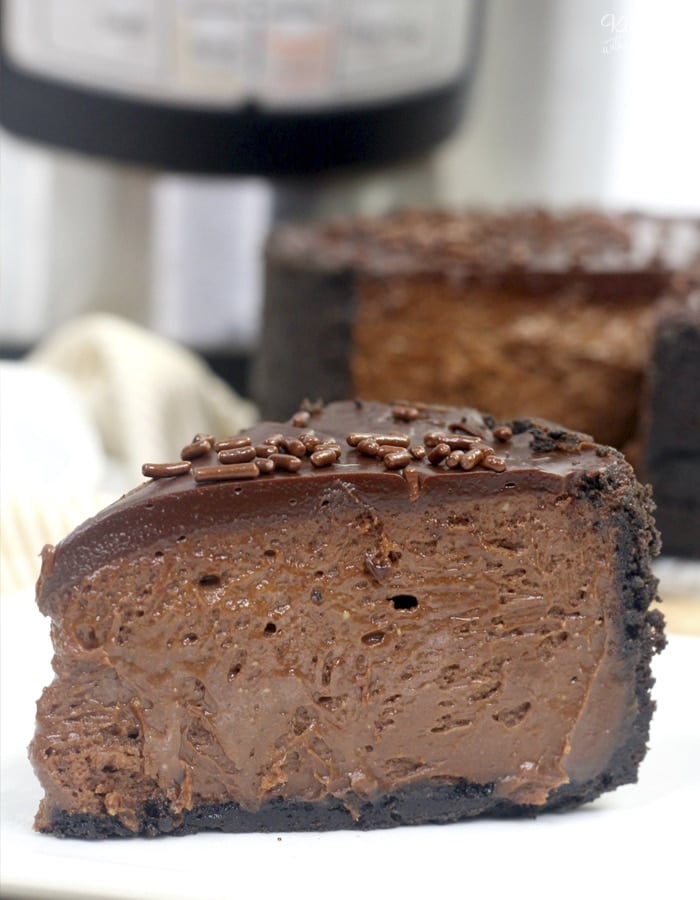Instant Pot Chocolate Cheesecake is a simple and super tasty dessert recipe. With an Oreo crust and chocolate ganache on top, everyone will obsess over this!