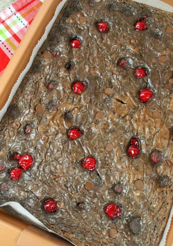 These Black Forest Brownies are rich chocolate brownies combined with cherry pie filling and then topped with a fudgy chocolate ganache! baked cherry pie brownies