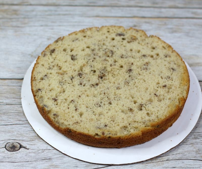 brown butter pecan cake layer