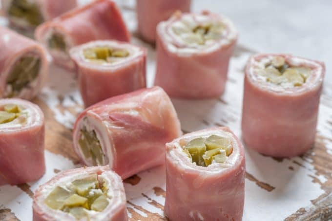 Low-Carb Rolls ups with Ham, Cream Cheese and Pickles