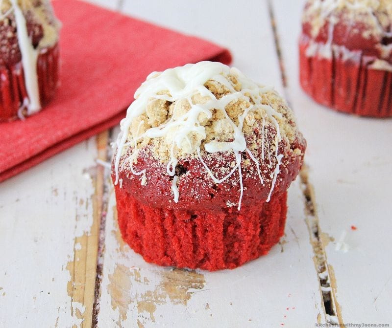 red velvet muffin with cream cheese streusel