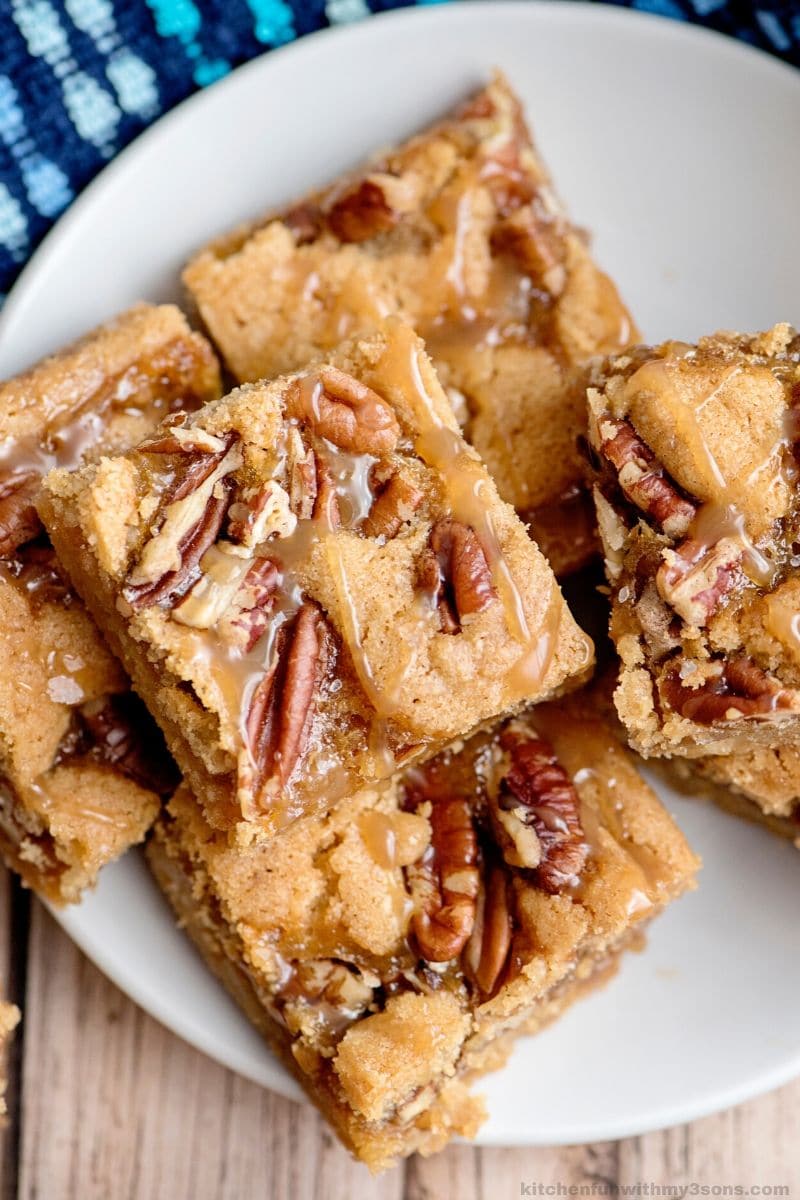 caramel cookie bars with pecans
