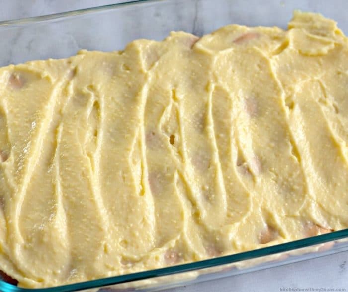 vanilla pudding layer spread on top of cookies.