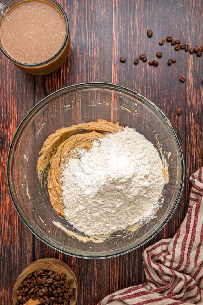 Combining wet and dry dough ingredients