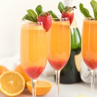 The BEST Strawberry Mimosas