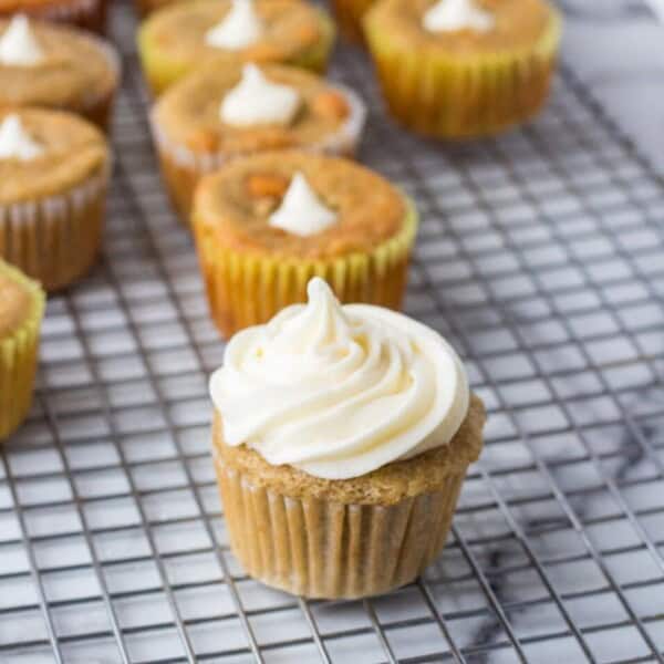 frosting banana cupcakes