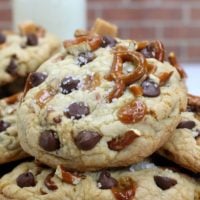 This Kitchen Sink Cookies recipe brings together everything you love about desserts into one cookie. The soft cookies are combined with the crunch of pretzels, with caramel and chocolate chips and then topped with sea salt. These cookies are sweet and salt, soft and crunchy and are absolutely amazing.