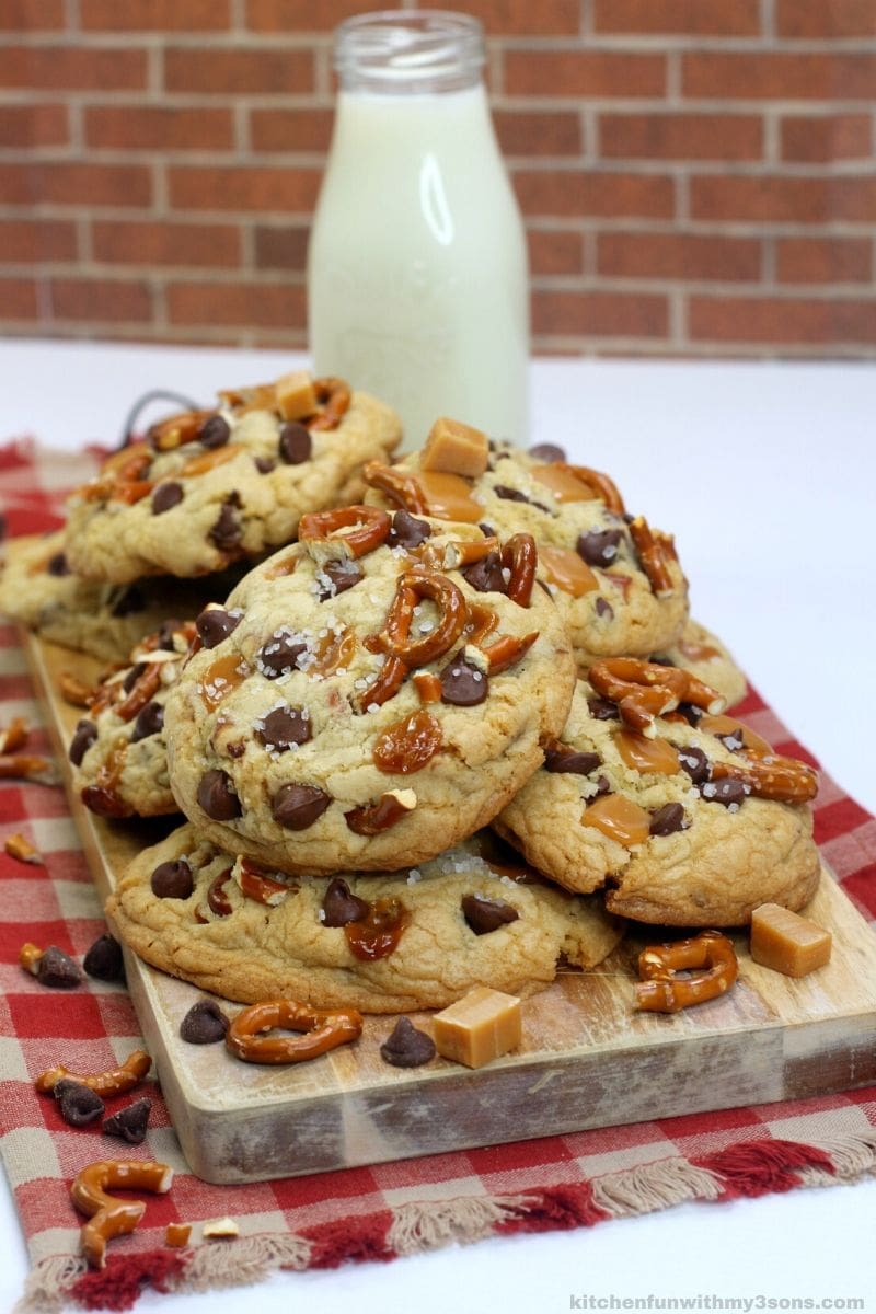 This Kitchen Sink Cookies recipe brings together everything you love about desserts into one cookie. The soft cookies are combined with the crunch of pretzels, with caramel and chocolate chips and then topped with sea salt. These cookies are sweet and salt, soft and crunchy and are absolutely amazing.