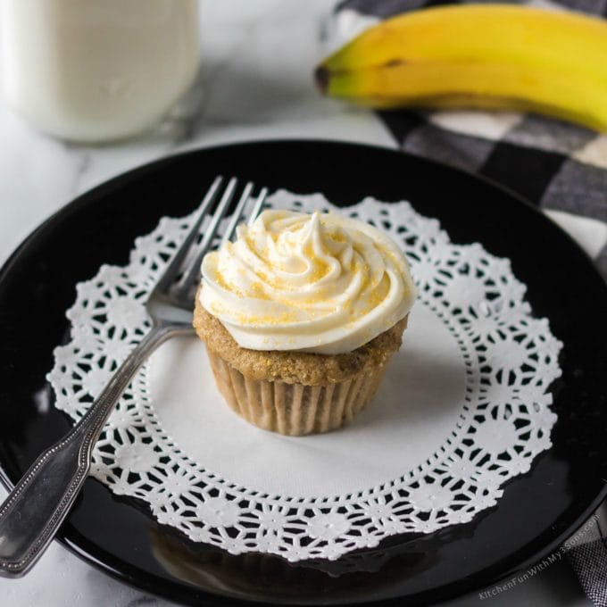 Banana Cream Cupcakes with Cream Cheese Frosting
