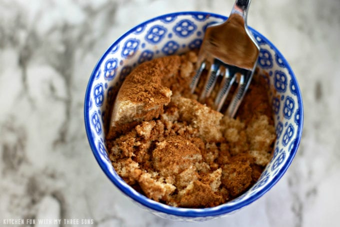 blending brown sugar and apple pie spice together in a small bowl
