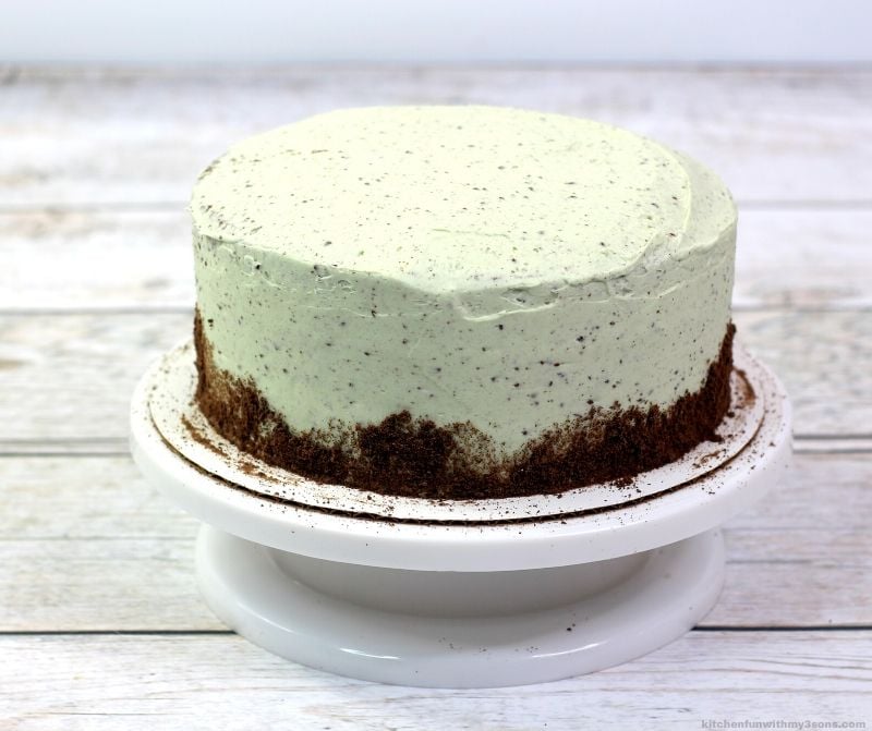 green frosted cake