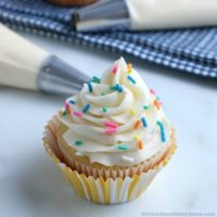 Homemade Cream Cheese Frosting Recipe (4-ingredients)