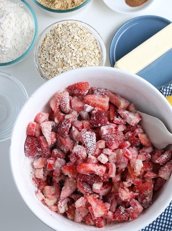 How To Make A Strawberry Rhubarb Crisp 