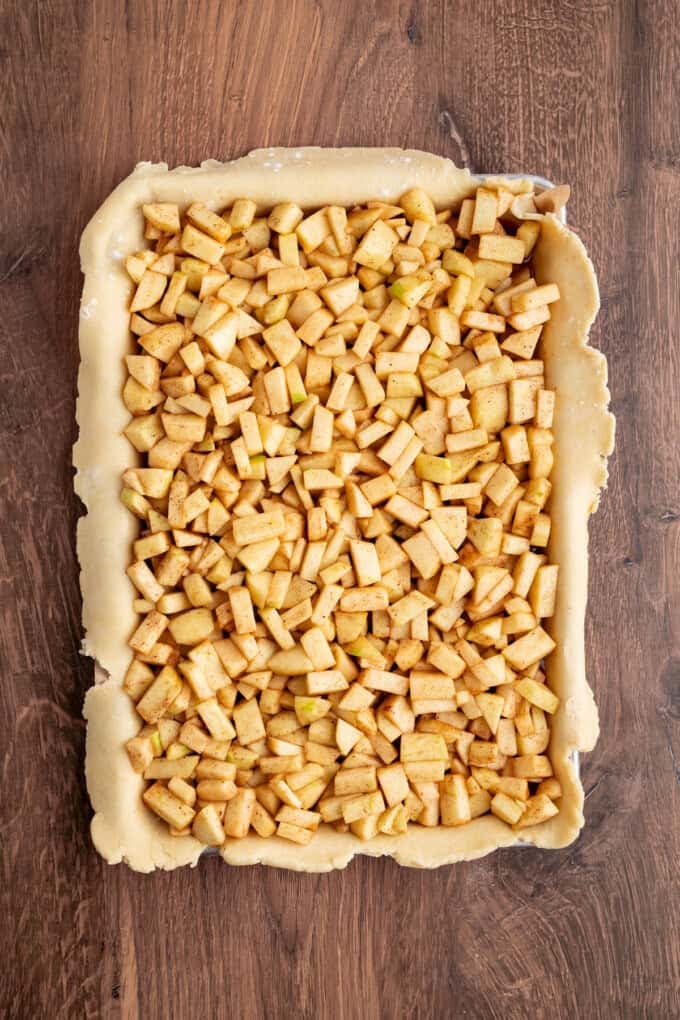 With a flaky, buttery crust and perfectly spiced apple filling baked in a jelly roll pan, Apple Slab Pie is ideal for holidays and gatherings. Apple pie filling in a rectangle pan