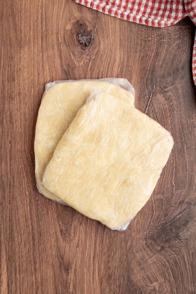 With a flaky, buttery crust and perfectly spiced apple filling baked in a jelly roll pan, Apple Slab Pie is ideal for holidays and gatherings. Two rectangles of pie crust wrapped in plastic