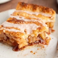 Apple Slab pie slice on a plate feature.