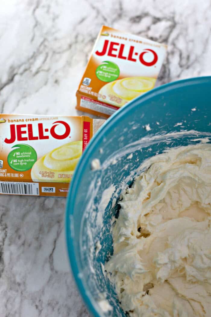 adding banana pudding into the cream cheese