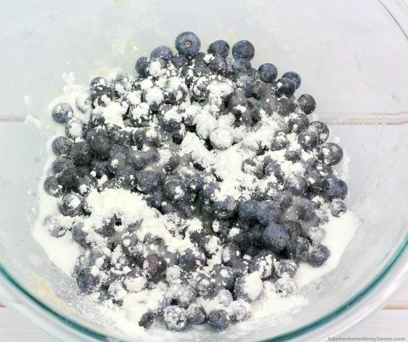 blueberries in cornstarch