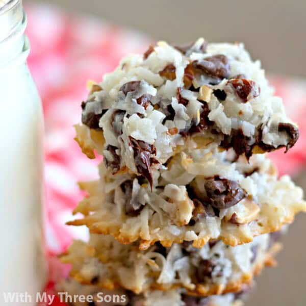 4-ingredient Almond Joy Cookies