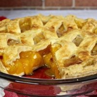 Easy Peach Pie Recipe {with Fresh Peaches!}