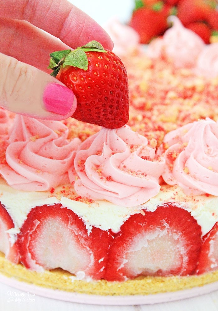 how to make a strawberry shortcake cheesecake cake